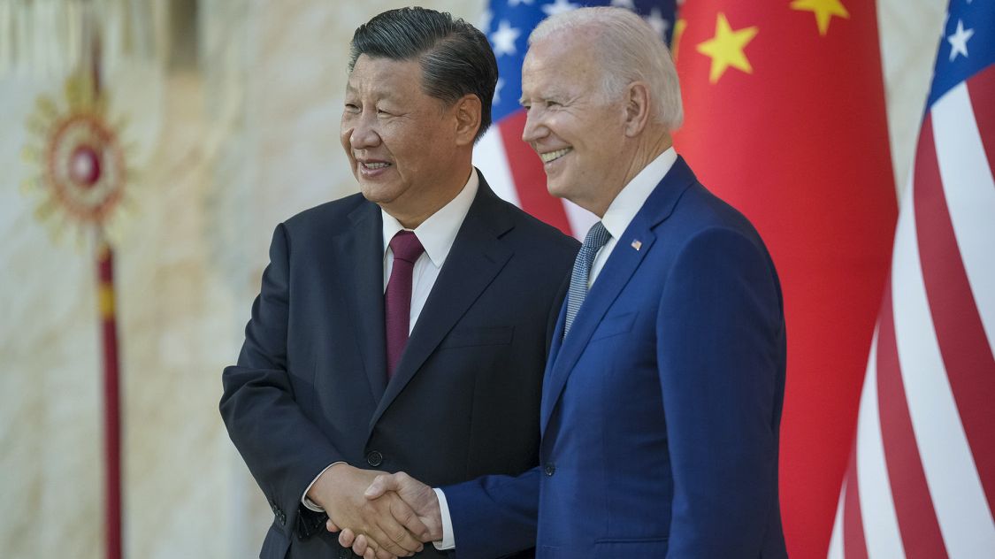 Biden a Si po telefonu hovořili o Tchaj-wanu, bezpečnosti i AI